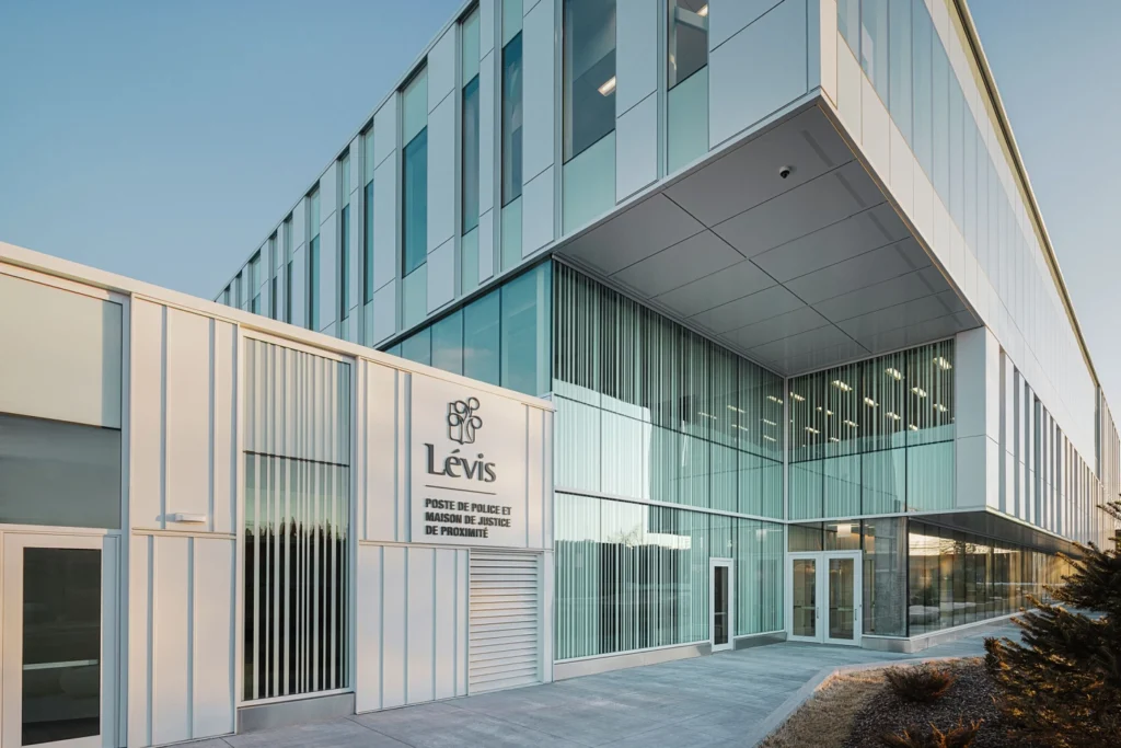 Devanture du Poste de police de Lévis